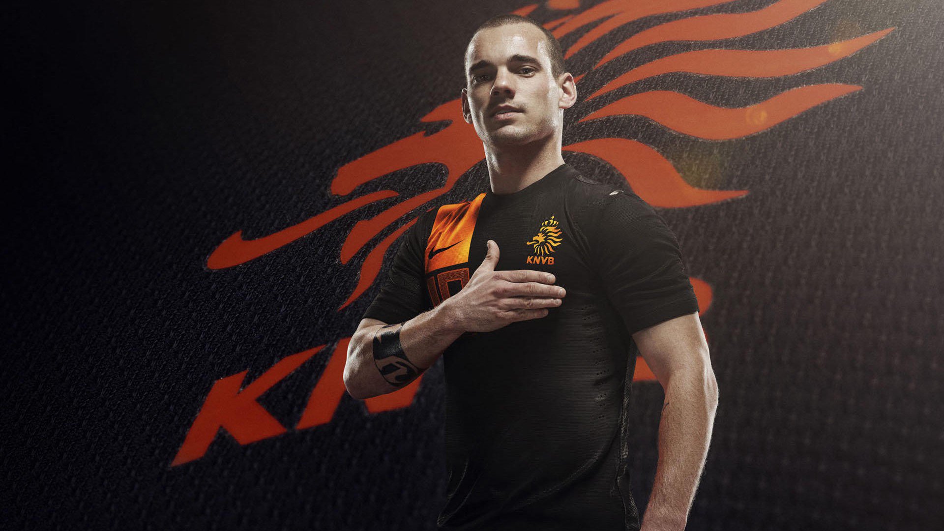 尼古拉·西尔维斯特里在男子撑杆跳中获得银牌，尼古拉 维奇拳手